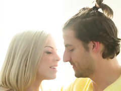 Blonde, Éjaculer dans la bouche, Pieds, Léchez, Seins naturels, Huilée, Piscine, Timide