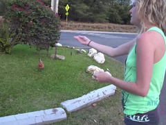 Amateur, Sucer une bite, Branlette thaïlandaise, Petite femme, Public, Chatte, Rasée, Nénés