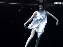 Hd, Seins naturels, Nue, Nudiste, Piscine, Public, Russe, Softcore