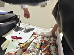 Под юбкой, Подглядывание