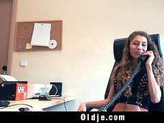 18 ans, Talons, Masturbation, Maîtresse, Bureau, Secrétaire, Adolescente