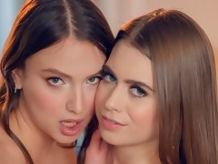 Doigter, Lesbienne, Masturbation, Chatte, Rasée, Dénudage, Adolescente, Nénés