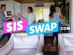 Cfnm, Gesichtssitzen, Aufs gesicht abspritzen, Flotter vierer, Gruppe, Lecken, Natürlich, Uniform