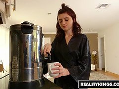 Постарше, Две девушки, Лизание, Милф, Киски, Реалити, Молоденькие, Втроем