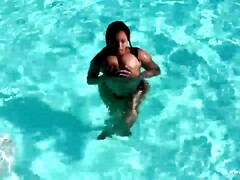 Leie, Grosse titten, Bikini, Vollbusig, Natürlichen titten, Im freien, Pool, Nass