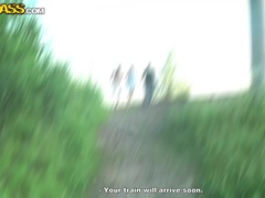 アナル, 茶髪の, お金, アウトドア, 公共, ゴックンする, 三人