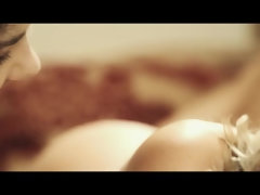 ベッドルーム, ブロンド, 指いじり, キス, オナニー, 乳首, パンティ, ストリップ