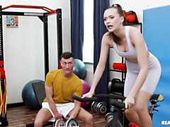 Verga grande, Tetas grandes, Mamada, Estilo perrito, Flexible, Gimnasio, Flaco, Adolescente