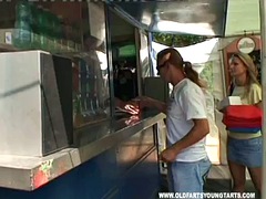 Rubia, Abuelita, Sexo duro, Al aire libre, Público, Adolescente