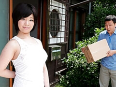 アジア人, デカ尻, デカパイ, フェラチオ, 指いじり, なめる, 淫乱熟女, 自然山雀