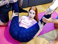 18 jaar, Grote kont, Grote lul, Pijpbeurt, Natuurlijke tieten, Roodharige vrouw, Tiener, Tieten likken