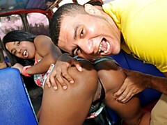 18 ans, Gros cul, Grosse bite, Gros seins, Sucer une bite, Brunette brune, Maigrichonne, Adolescente