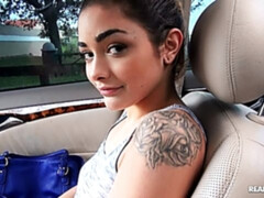 Bruinharig, Auto, Handbeurt, Buiten, Gezichtspunt, Geschoren, Tatoeage, Tiener