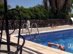 Culo, Negro, Mamada, Checa, Corridas faciales, Tetas naturales, Piscina, Pov