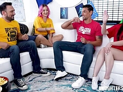 Grosser arsch, Grosser schwanz, Braunhaarige, Spermaladung, Kehlenfick, Gruppe, Hd, Im freien