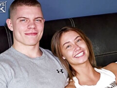 Enthousiasteling, Grote lul, Hondjeshouding, Natuurlijke tieten, Kort haar, Mager, Tiener, Tieten likken