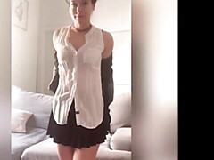 Morena, Penetracion con dedos, Masturbación, Cabello corto, Flaco, Solo, Estriptis, Tetas