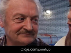 18 jaar, Pijpbeurt, Hondjeshouding, Opa, Hd, Rijpe lesbienne, Natuurlijke tieten, Tiener