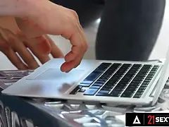 Большие сиськи, Блондинки, Минет, Глубокая глотка, Ласковые ручки, Хд, Наездница, Втроем