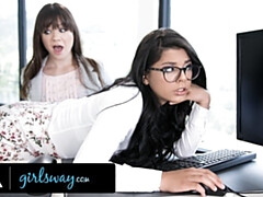 Culo grande, Penetracion con dedos, Hd, Lesbiana, Lamidas, Bragas, Falda, Tetas