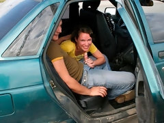 Cul, Brunette brune, Voiture, Branlette thaïlandaise, Rasée, Dénudage, Adolescente, Nénés