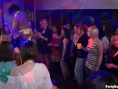 Naakte man aangeklede vrouw, Aangekleed, Dansen, Vrouw, Hardcore, Orgie, Panty, Zuigen