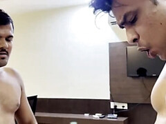 18, 舐める尻, 浮気者, 顔射, インド人, キス, 淫乱熟女, 妻
