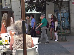 Grosse titten, Pummelig, Fetisch, Gruppe, Nippel, Öffentlich, Schlampe, Spanner