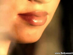 Amateur, Brunette brune, Dansant, Indienne, Maman, Softcore, Solo, Nénés