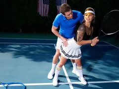 Anal, Sucer une bite, En levrette, Doigter, Branlette thaïlandaise, De plein air, Culottes ou slips, Nénés