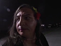 Enthousiasteling, Gevangen, Hakken, Ondergoed, Masturbatie, Buiten, Shemale, Slet