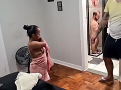 Enthousiasteling, Achter de coulissen, Grote mammen, Biseksueel, Fetisj, Lesbisch, Natuurlijke tieten, Tieten likken