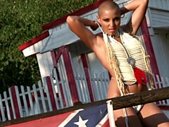 Amateur, Culo grande, Tetas grandes, Granja, Al aire libre, Flaco, Solo, Estriptis