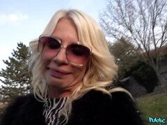 Schwarz, Blondine, Hardcore, Milf, Geld, Natürlich, Natürlichen titten, Öffentlich