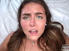 Sucer une bite, Brunette brune, Éjaculation interne, Hd, Nue, Pov, Criant, Nénés