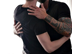 In den arsch, Klaffend, Schwul, Behaart, Küssen, Reif, Dürr, Tätowierung