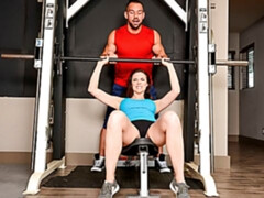 Culo grande, Tetas grandes, Mamada, Morena, Gimnasio, Peludo, Coño, Deporte