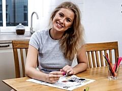 Gros cul, Gros seins, Doigter, Cuisine, Maigrichonne, Solo, Dénudage, Jouets