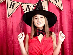 18 ans, Anal, Gros cul, Grosse bite, Sucer une bite, En levrette, Seins naturels, Nénés