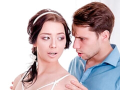 Sucer une bite, Brunette brune, En levrette, Branlette thaïlandaise, Lingerie, Rasée, Jarretelles, Adolescente