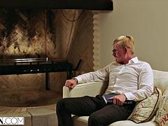 Sucer une bite, Brunette brune, Tir de sperme, Nénés