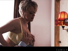 Amerikanisch, Schlafzimmer, Grosser arsch, Betrug, Hundestellung, Jeans, Stiefmutter, Tätowierung