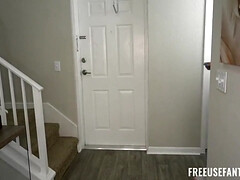 Grosser schwanz, Blasen, Braunhaarige, Gehörnter ehemann, Handjob, Natürlichen titten, Tätowierung, Titten