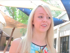 Dansant, Robe, Talons, Masturbation, Orgasme, Public, Solo, Sous la jupe