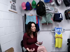 Pervy officer enjoys licking Rayveness sweet milf muffin