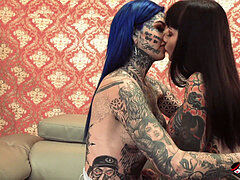 Asiático, Tacones, Lesbiana, Strapon, Tatuaje, Juguetes