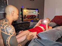 素人, 美女, 黒人, フェラチオ, イく瞬間, 手コキする, ショートヘア, ガリガリ