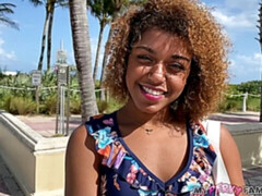 Grosse bite, Sucer une bite, Voiture, En levrette, Interracial, Maigrichonne, Adolescente, Nénés