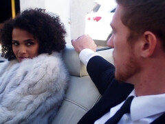 Sucer une bite, Brunette brune, En levrette, Noir ébène, Faciale, Léchez, Seins naturels, Chatte