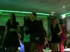 ブロンド, 着衣女と全裸男, グループ, 手コキする, ハードコア, オージー, 穴開きパンティ, ストッキング